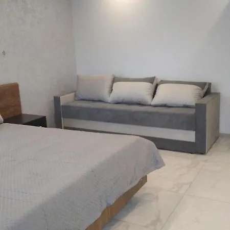 на березі річки Appartement *