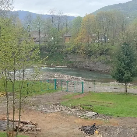 на березі річки Apartamento *