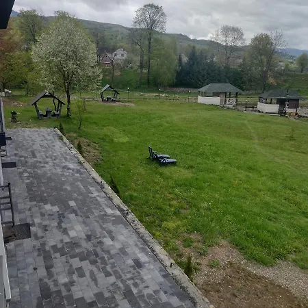 на березі річки