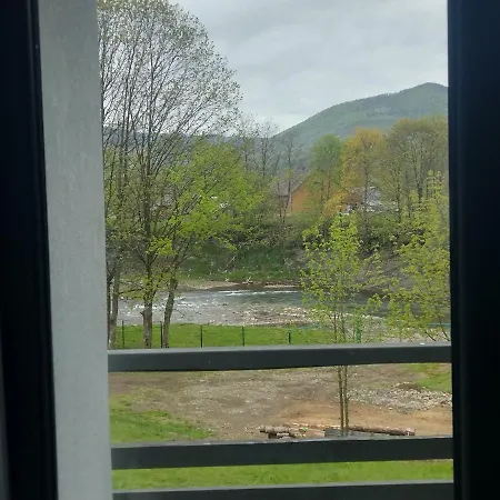 на березі річки