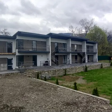 Apartment на березі річки Synevyr