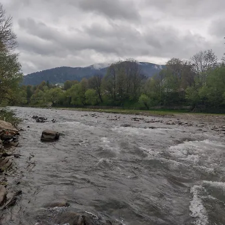 на березі річки *