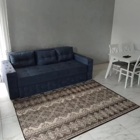 на березі річки *