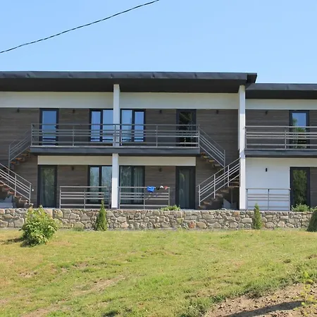 на березі річки Apartamento *