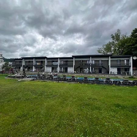 на березі річки *