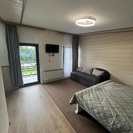 на березі річки Apartamento *