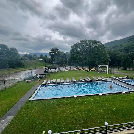 Apartamento на березі річки Synevyr