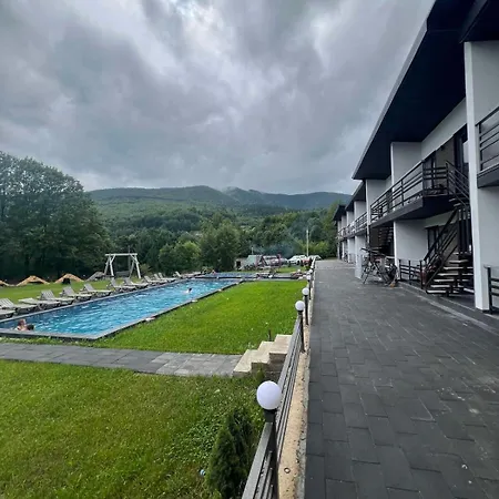 на березі річки *