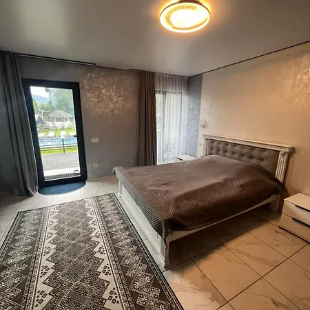 на березі річки Synevyr