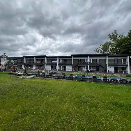 на березі річки Apartamento