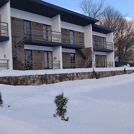 на березі річки *