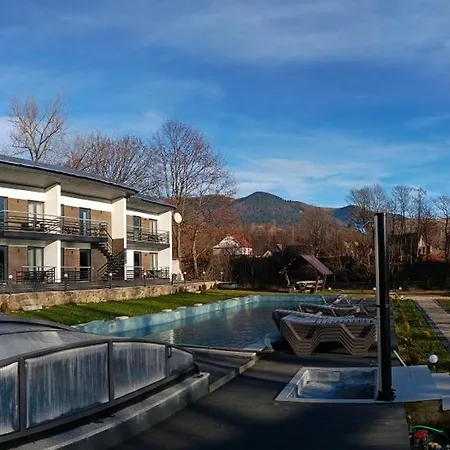 на березі річки Apartamento Synevyr