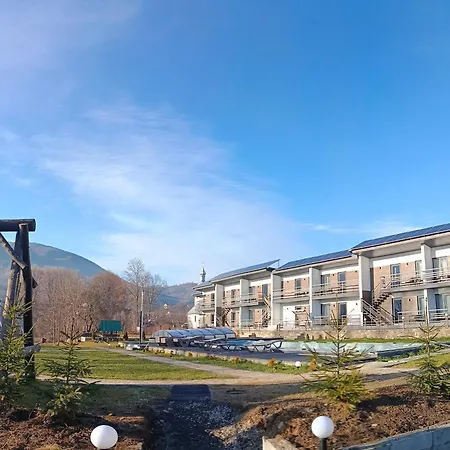 на березі річки *