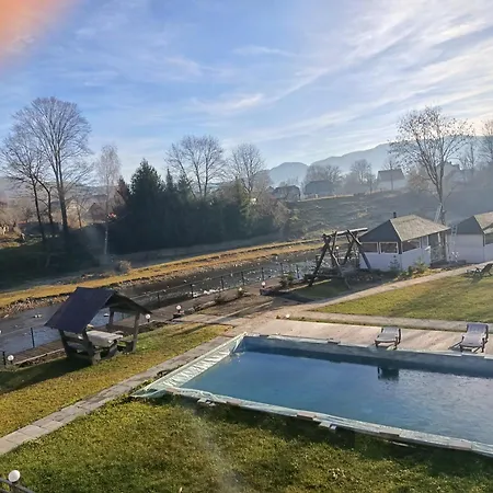 на березі річки Apartamento Synevyr