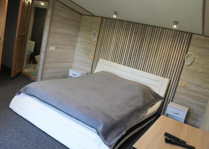 на березі річки Apartment